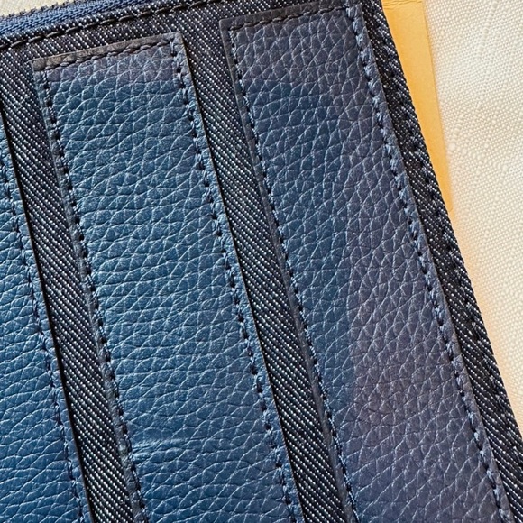 Michael Kors Brooklyn Applique Navy Blue Large
Zip Clutch NWT - Picture 12 of 12